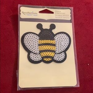 Super cute bumblebee patch for clothes (stick on)